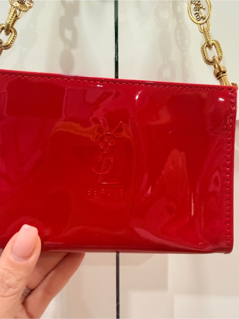 YSL Beaute NEW Red Patent Leather Pouch Shoulder Bag + Chain & Card Mirror ✨ - Picture 4 of 13